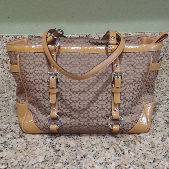 Coach Handbags - Coach shoulder bag